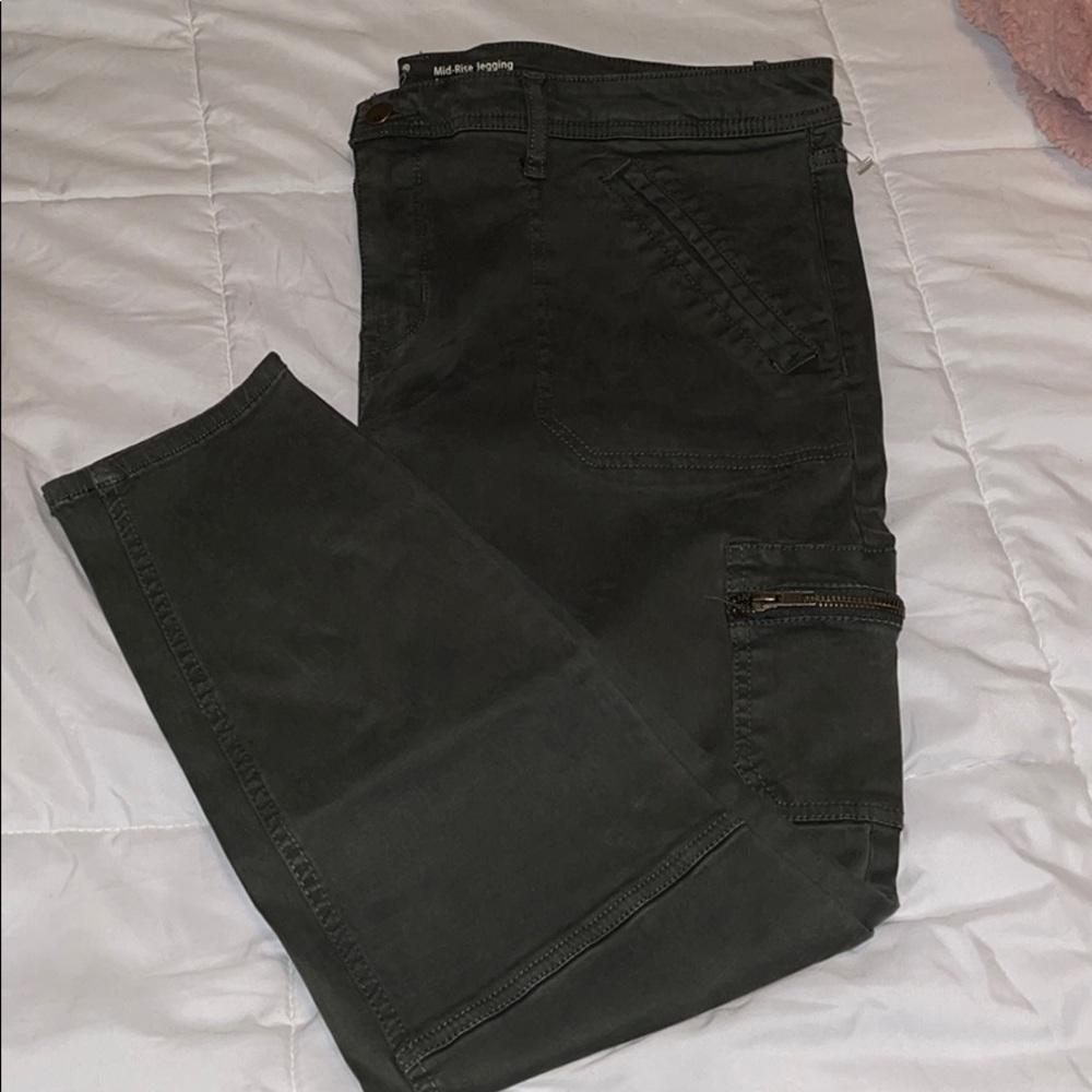 Olive green mid-rise jegging